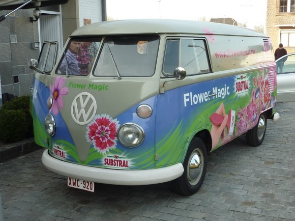 het melkbuske onderweg nog opgepikt.<br />Tegenwoordig is het eerder een hippiebuske.<br />Ik reed er net achter onderweg naar de Jan, geweldig om alle hoofden zien te draaien :-)