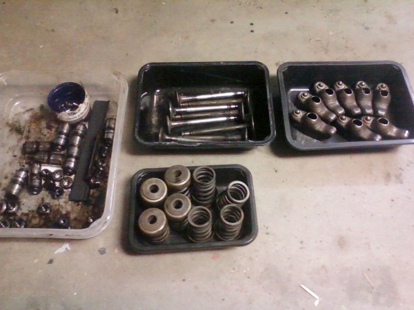 de onderdeeltjes van de cilinderkop :)